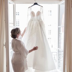 URANUS WEDDING DRESS
A fusion of soft tulle and bead embroidery